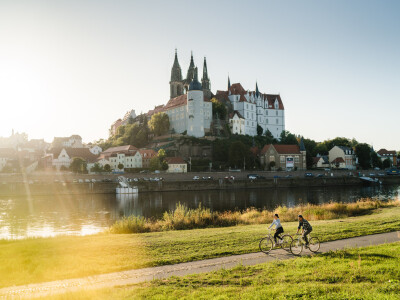 Blick von dem Elbradweg auf die Albrechtsburg und den Dom von Meißen. Foto: Erik Gross (DML-BY) // View from the Elbradweg to the Albrechtsburg and the cathedral of Meissen.
Photo: Erik Gross (DML-BY)